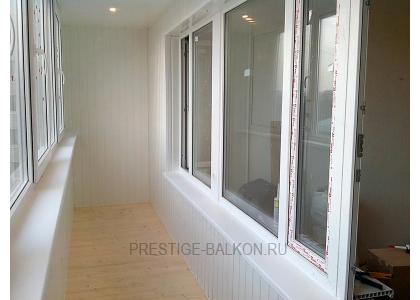 Теплое остекление балкона профилем rehau с утеплением и деревянной отделкой в Королеве