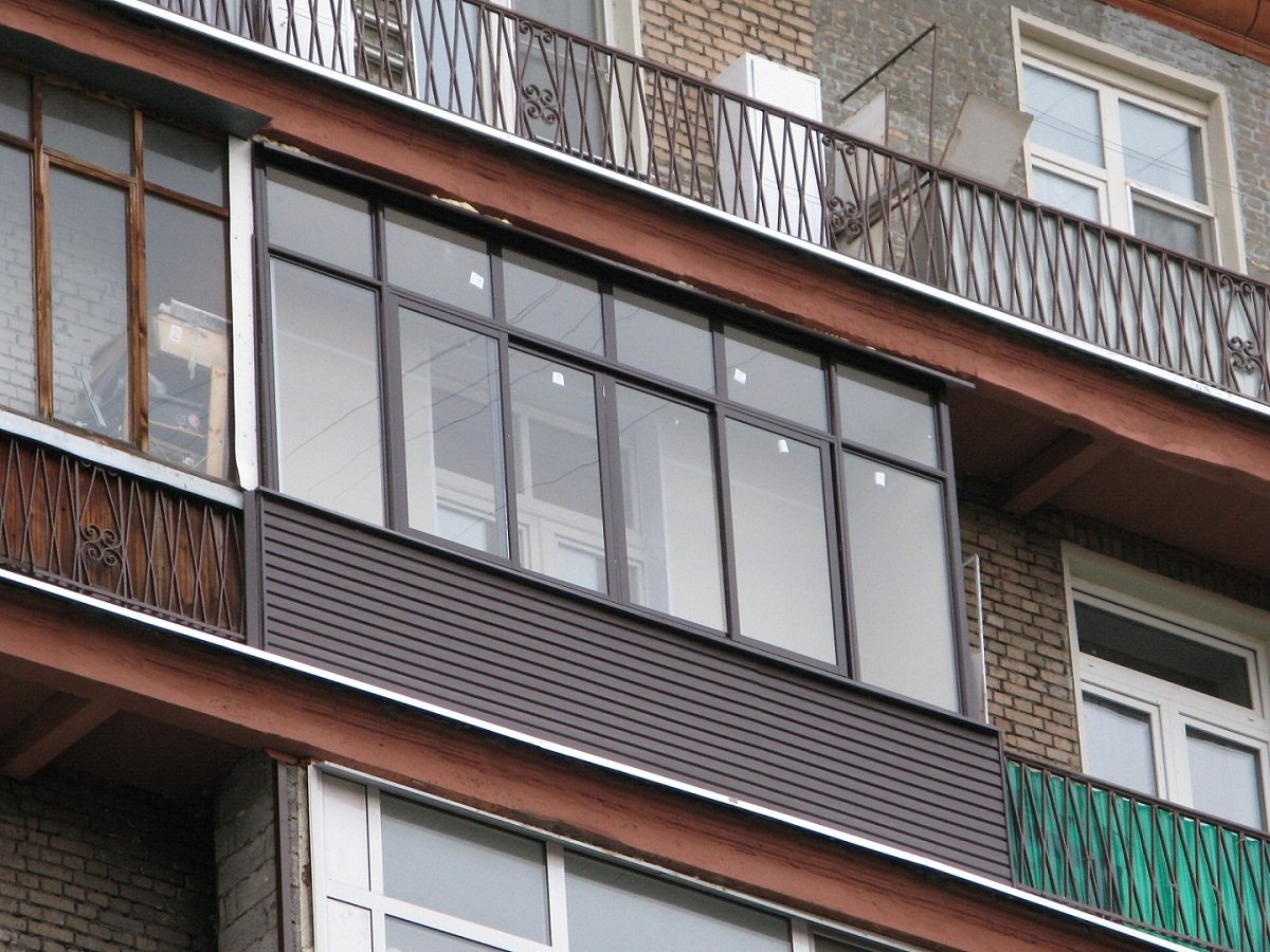 Холодное остекление балкона профилем Provedal и покраска профиля в цвет по каталогу в Королеве