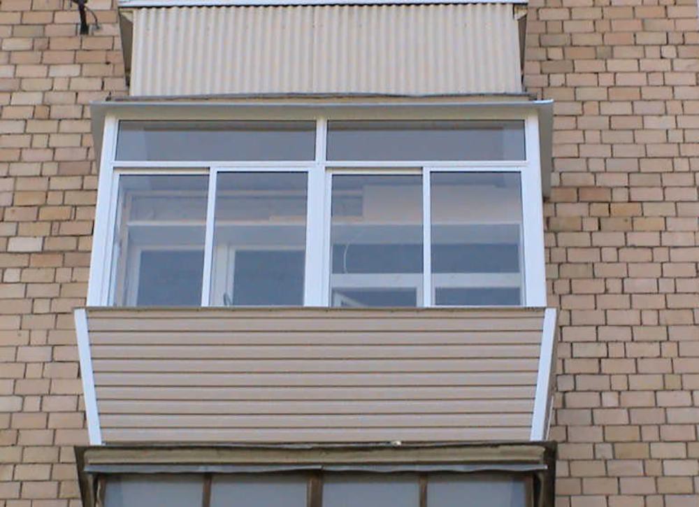 Холодное остекление алюминиевыми окнами с выносом и нащельниками в Королеве