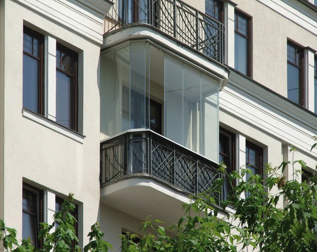 Финское безрамное остекление балкона в Королеве